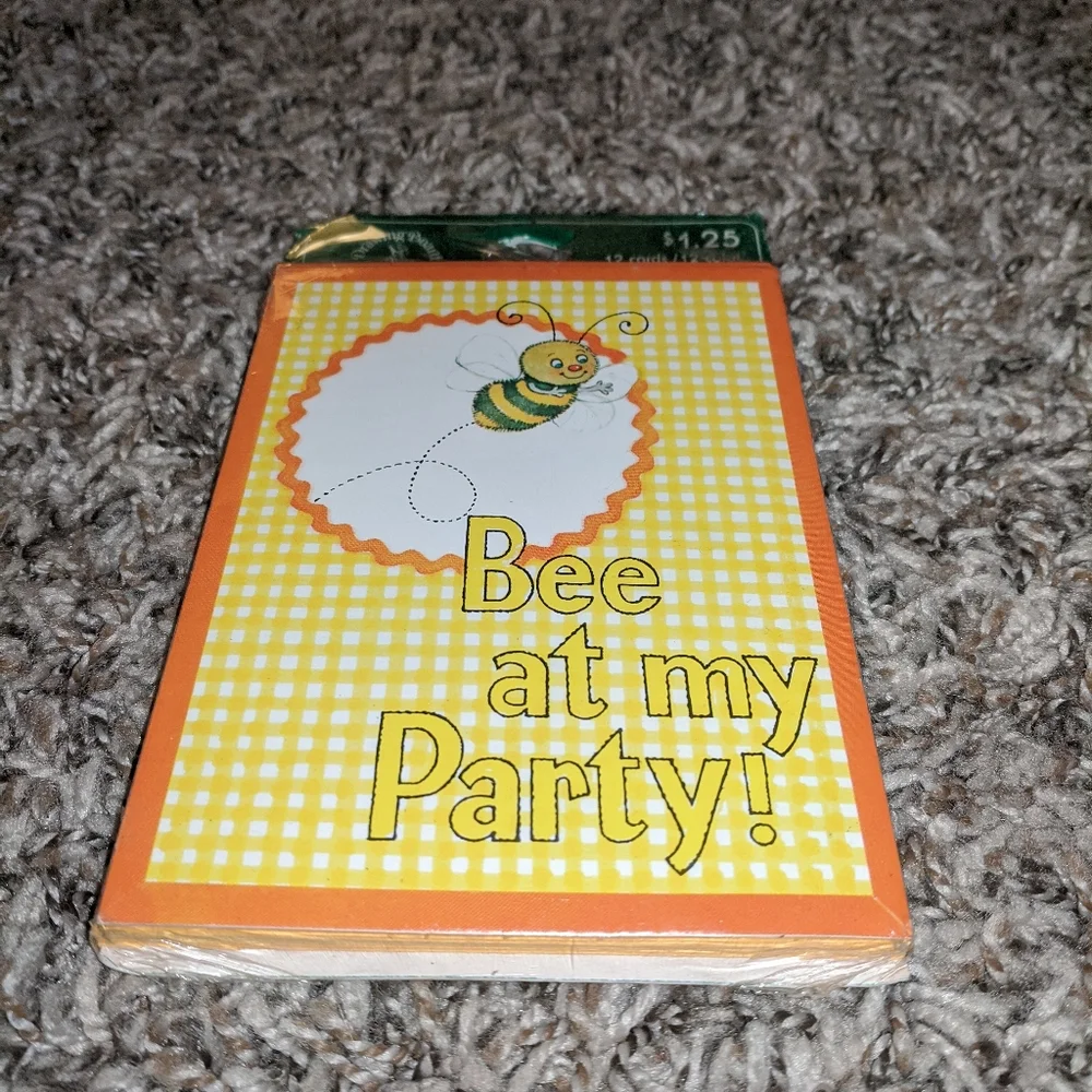 Vintage Bee Invitations (12pk)